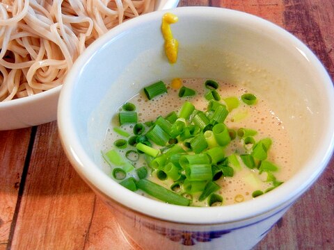 ハンドブレンダーで納豆ペーストつけ蕎麦